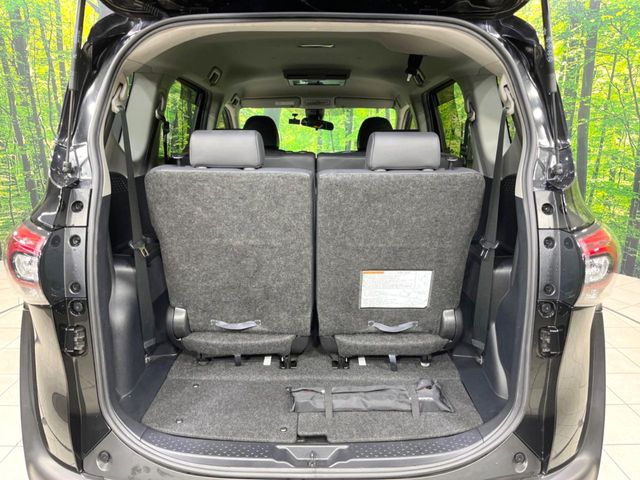 Toyota Sienta 11