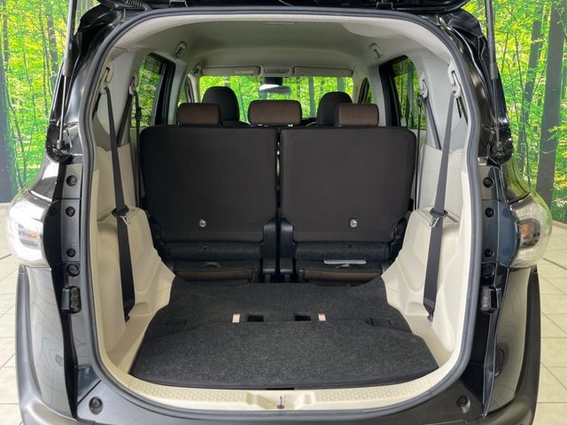 Toyota Sienta 11