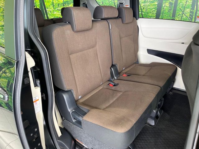 Toyota Sienta 9