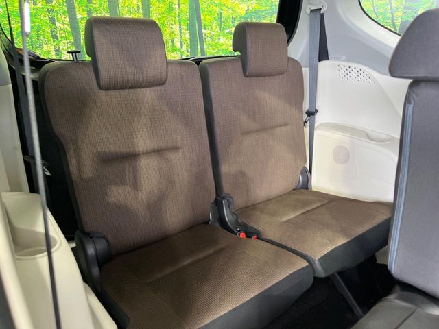 Toyota Sienta 10