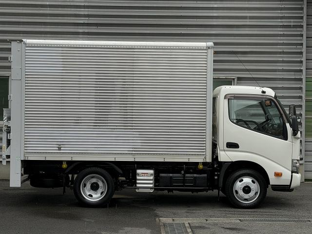 Hino Dutro 4