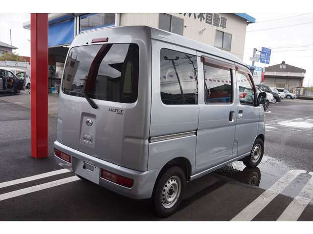 Daihatsu Hijet Cargo 3