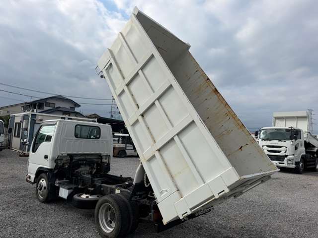 Isuzu Elf 4