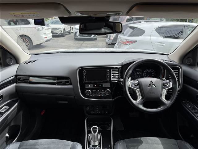 Mitsubishi Outlander PHEV 2