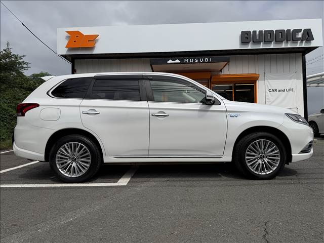 Mitsubishi Outlander PHEV 7