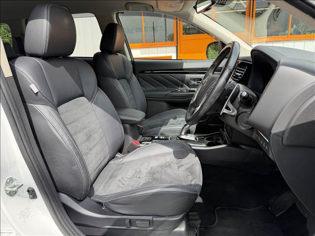 Mitsubishi Outlander PHEV 9