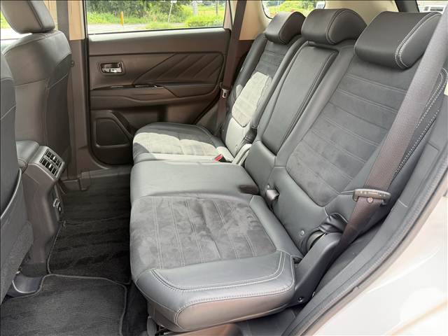 Mitsubishi Outlander PHEV 10