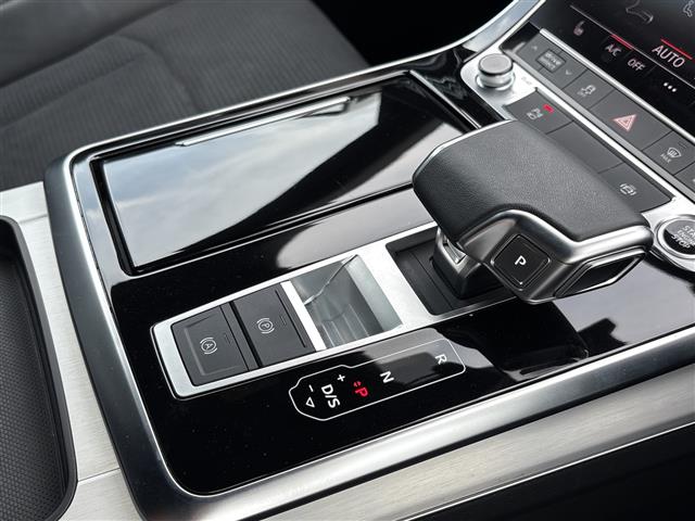 Audi Q8 11