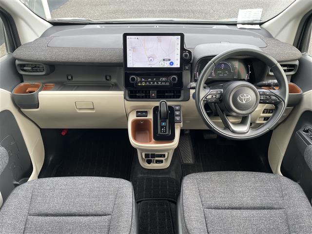Toyota Sienta 4
