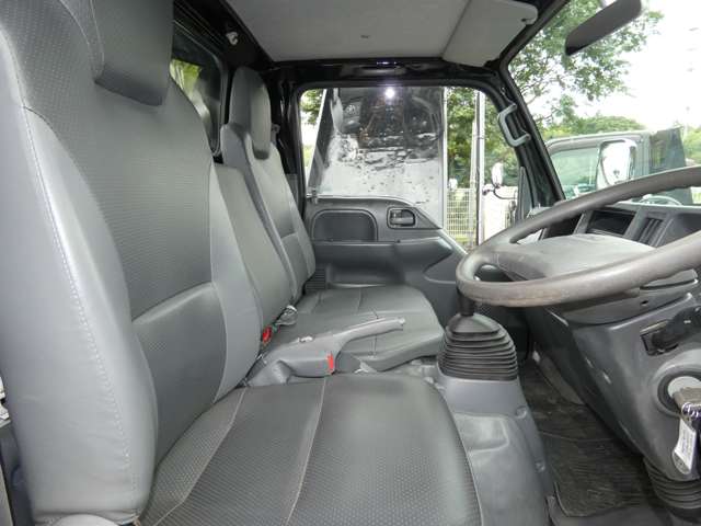 Isuzu Elf 12
