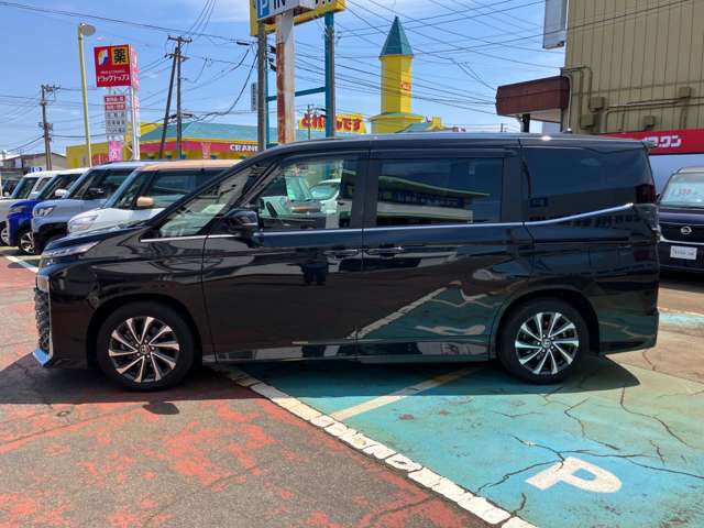 Toyota Voxy 4