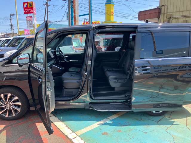 Toyota Voxy 5