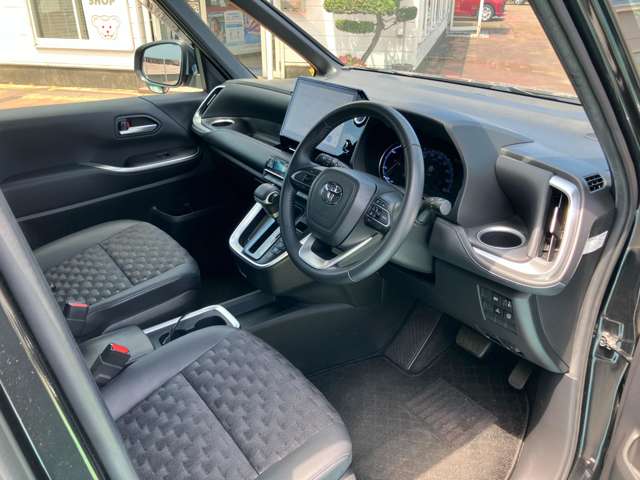 Toyota Voxy 8