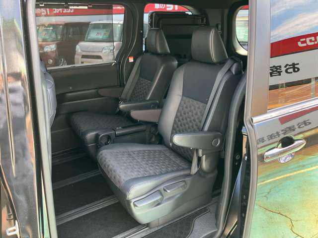 Toyota Voxy 10