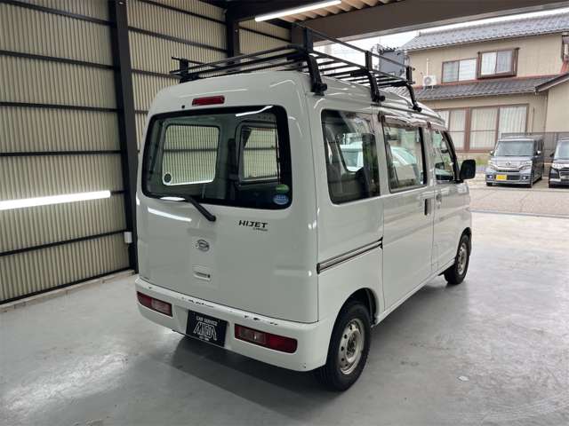 Daihatsu Hijet Cargo 12