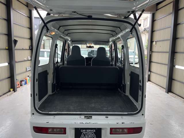 Daihatsu Hijet Cargo 4
