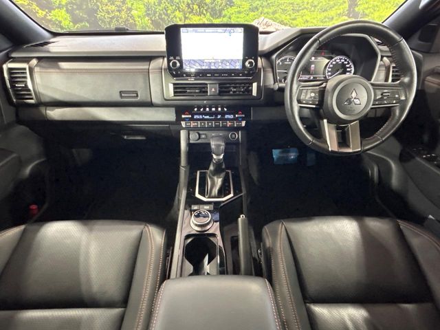 Mitsubishi Triton 2