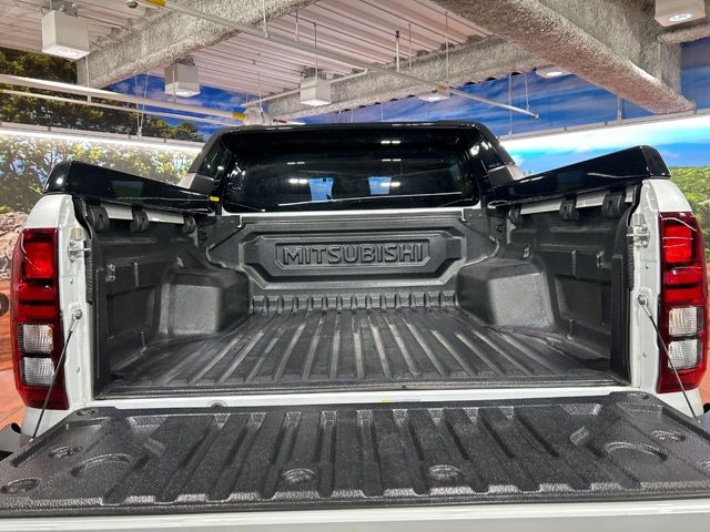 Mitsubishi Triton 10