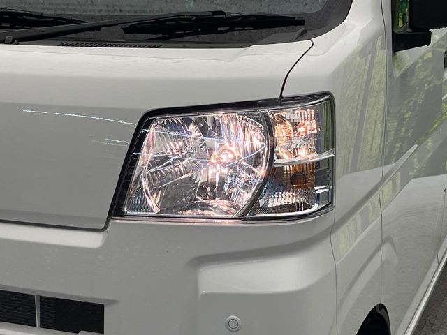 Daihatsu Hijet Cargo 12