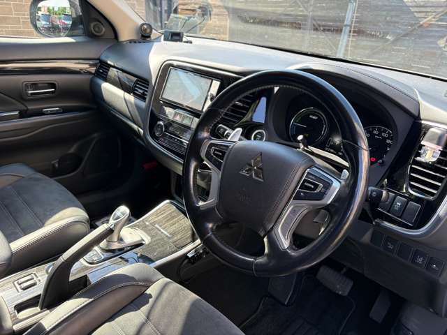 Mitsubishi Outlander PHEV 12