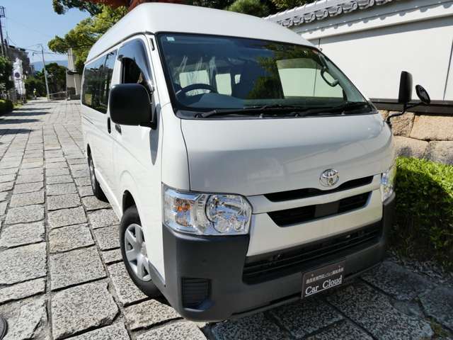 Toyota Hiace Van 5