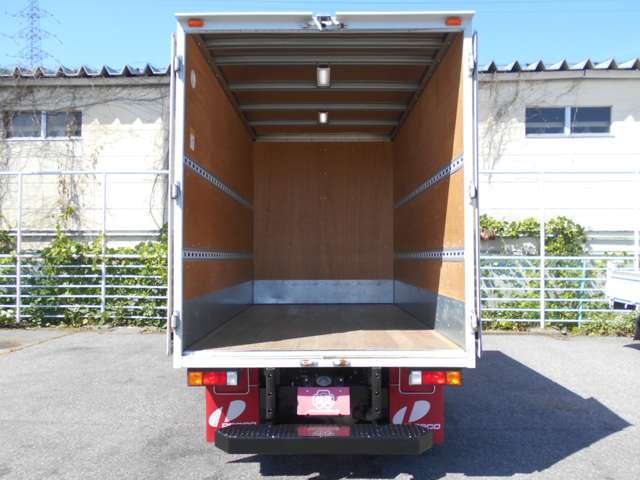 Mitsubishi Fuso Canter 9