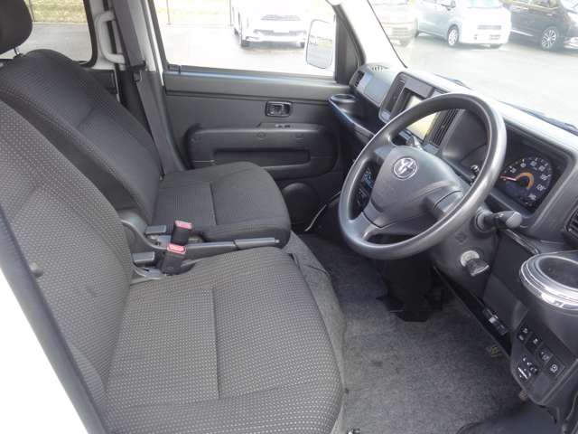 Toyota Pixis Van 11