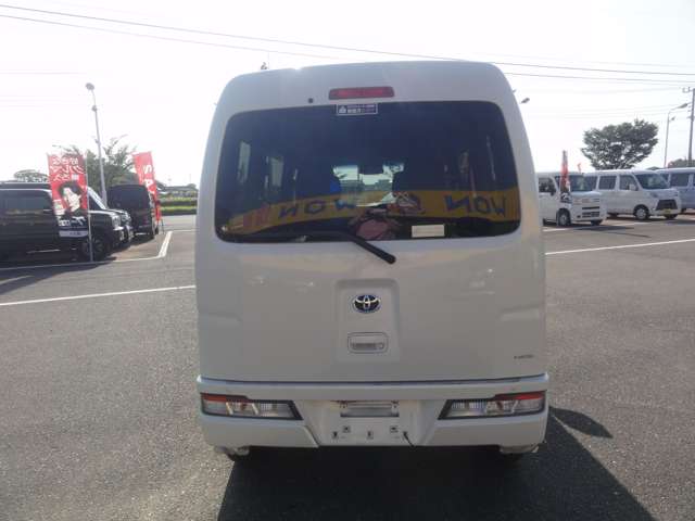 Toyota Pixis Van 8
