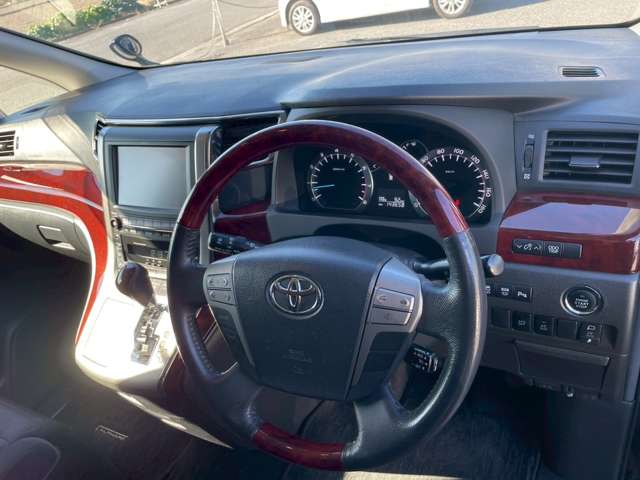 Toyota Alphard 12