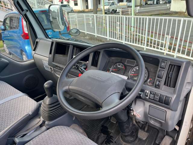 Isuzu Elf 11