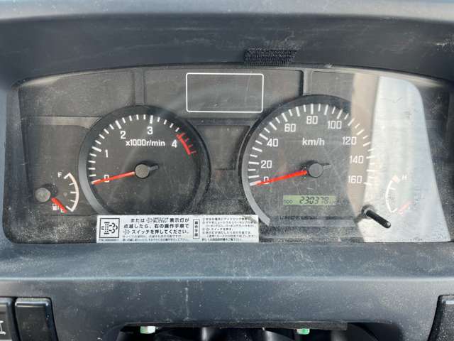 Isuzu Elf 12