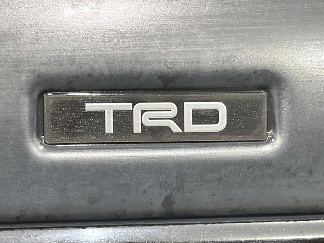 Toyota Alphard 4