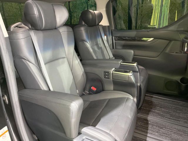 Toyota Alphard 9