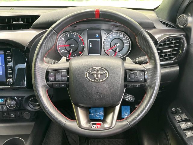 Toyota Hilux 11