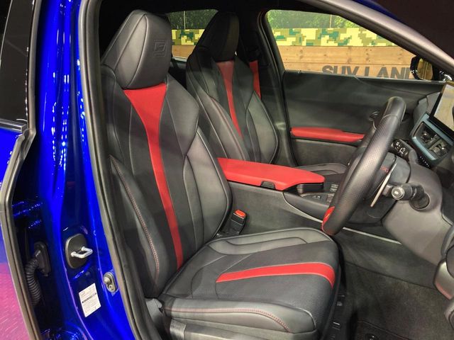 Lexus UX 9