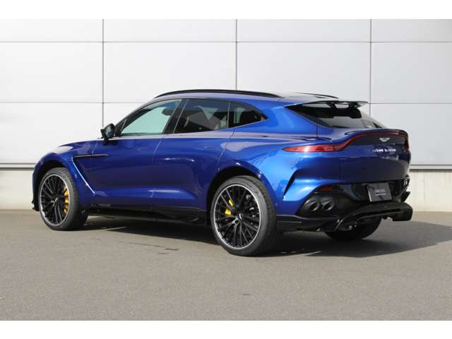Aston Martin DBX 3