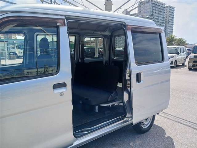 Daihatsu Hijet Cargo 4
