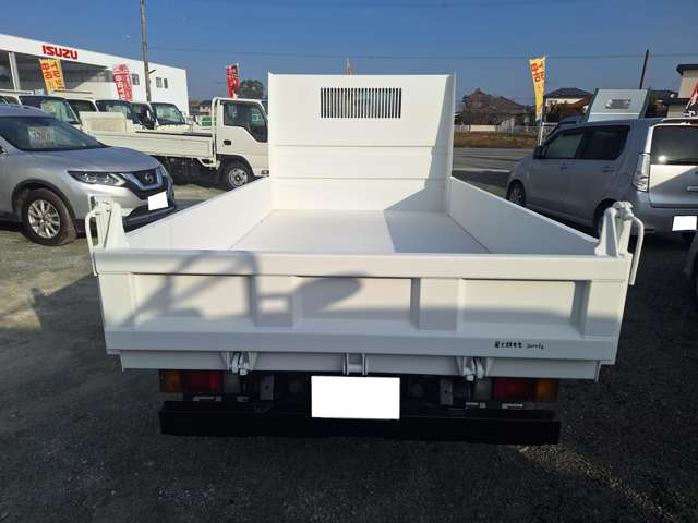 Isuzu Elf 6