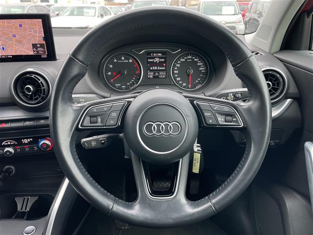 Audi Q2 11