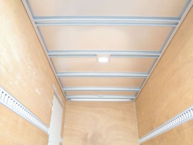 Isuzu Elf 12