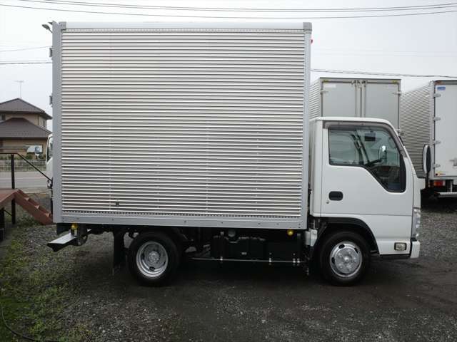 Isuzu Elf 4