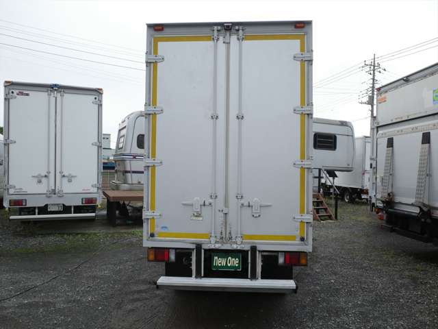 Isuzu Elf 6
