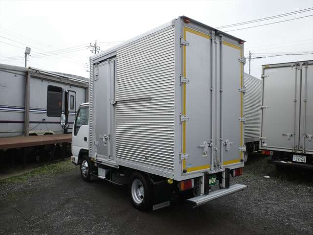 Isuzu Elf 7