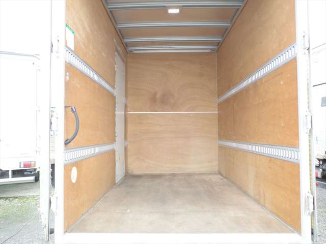 Isuzu Elf 9
