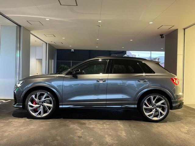 Audi RS Q3 7