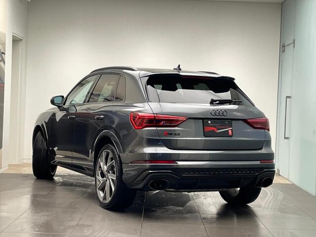 Audi RS Q3 8