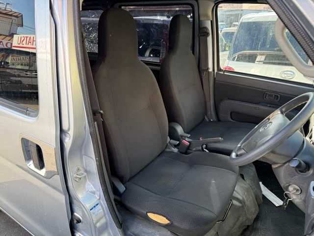 Daihatsu Hijet Cargo 6