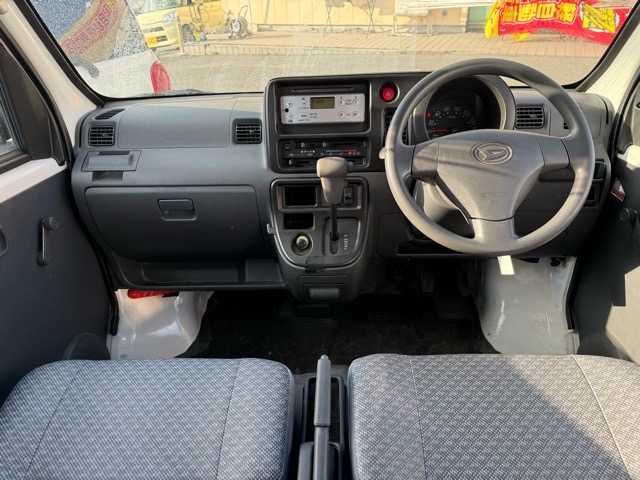 Daihatsu Hijet Cargo 2