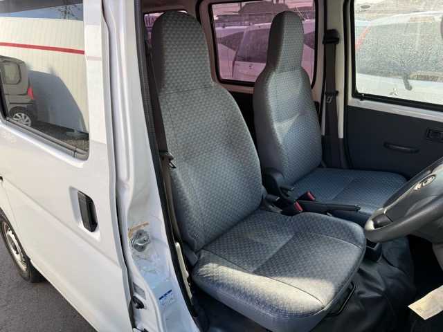 Daihatsu Hijet Cargo 7