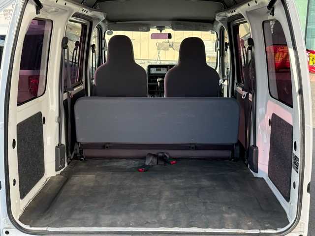 Daihatsu Hijet Cargo 9